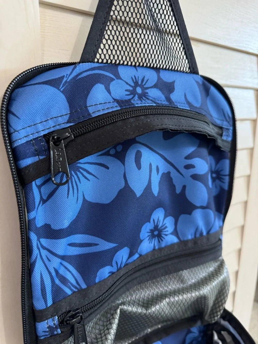 L.L. Bean Navy and Light Blue Floral Toiletries Accessories Tote Bag - Picture 12 of 12